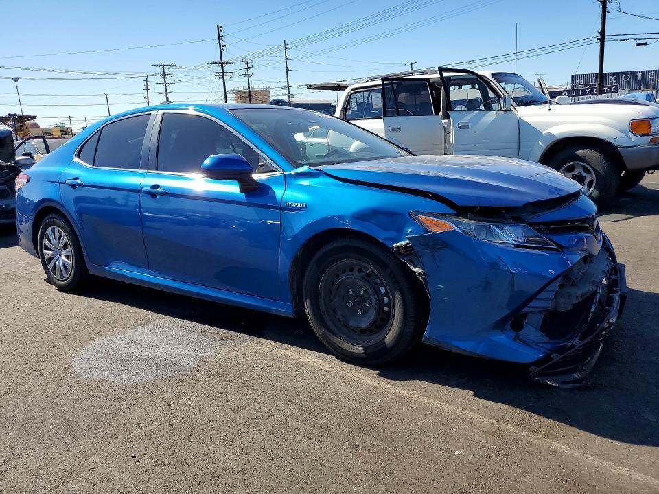 2020 Toyota Camry Hybrid le