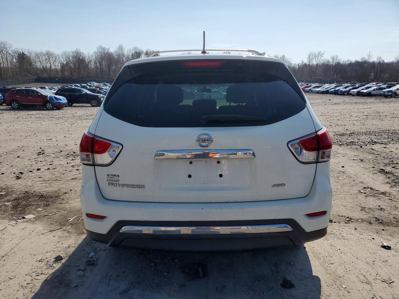 2016 Nissan Pathfinder s