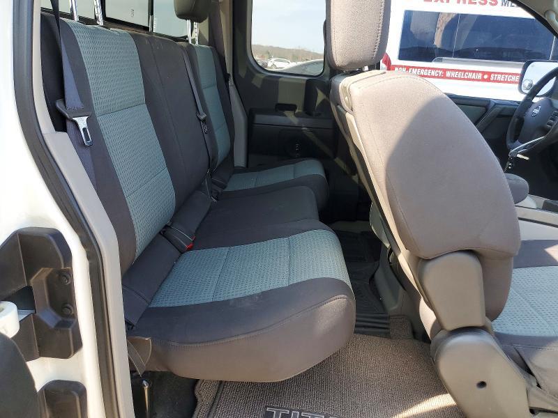 2004 Nissan Titan XE
