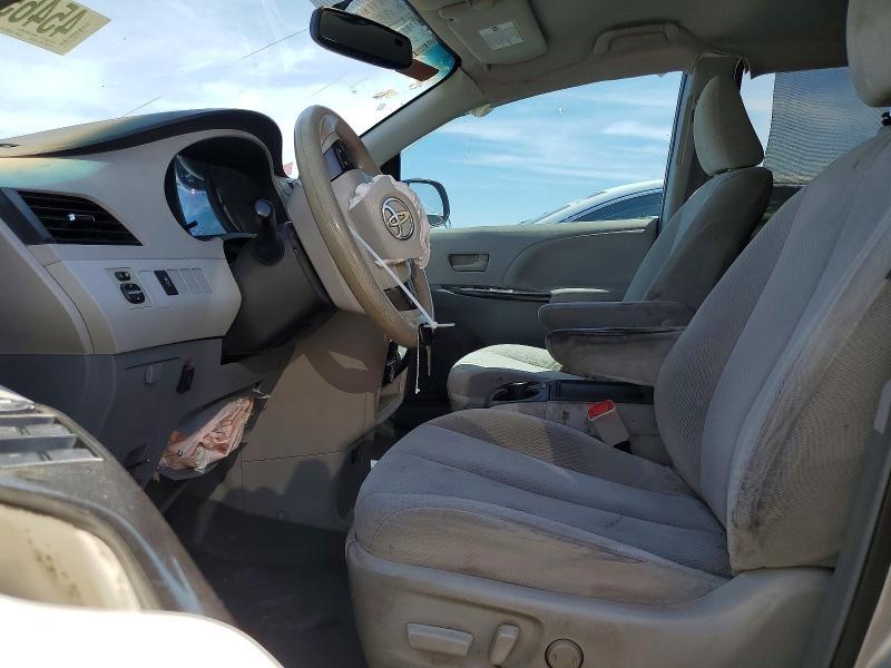2014 Toyota Sienna le 8-passenger
