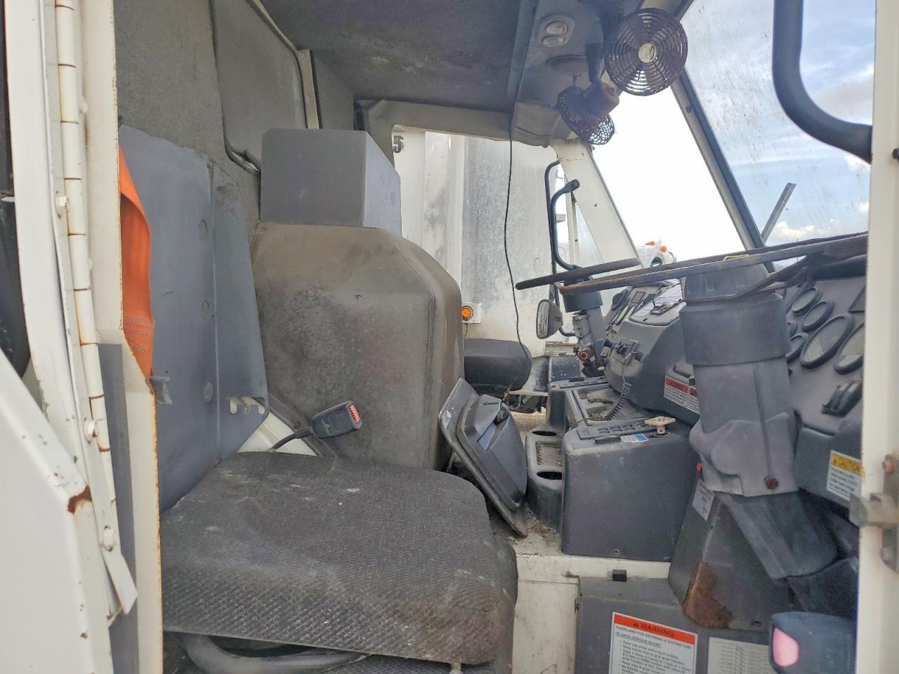 2014 Crane Carrier Low Entry Refuse Truck