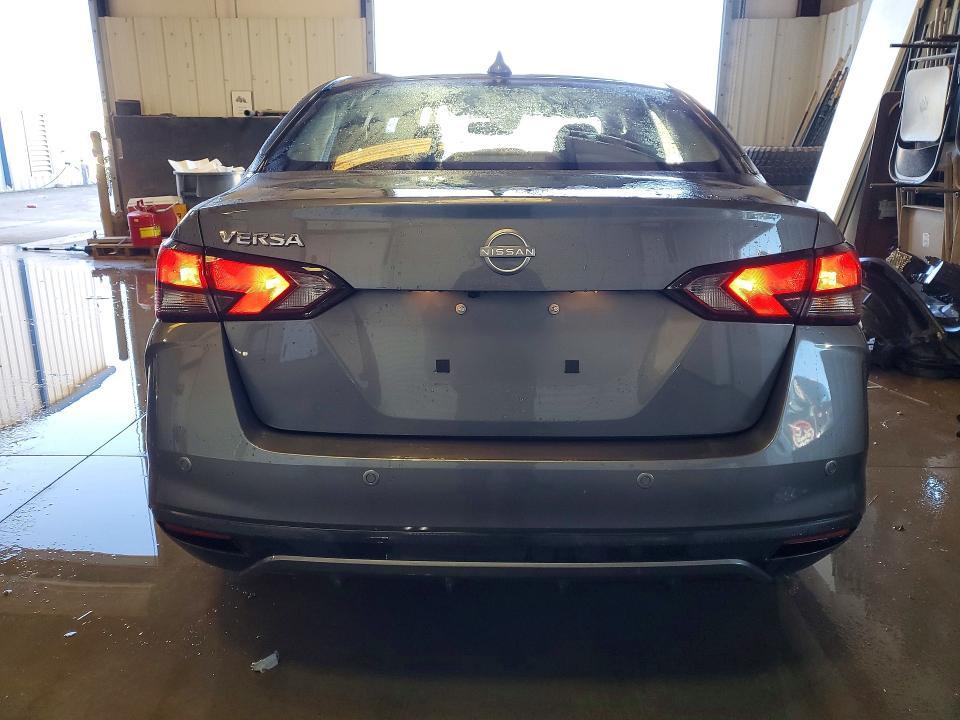 2025 Nissan Versa sv