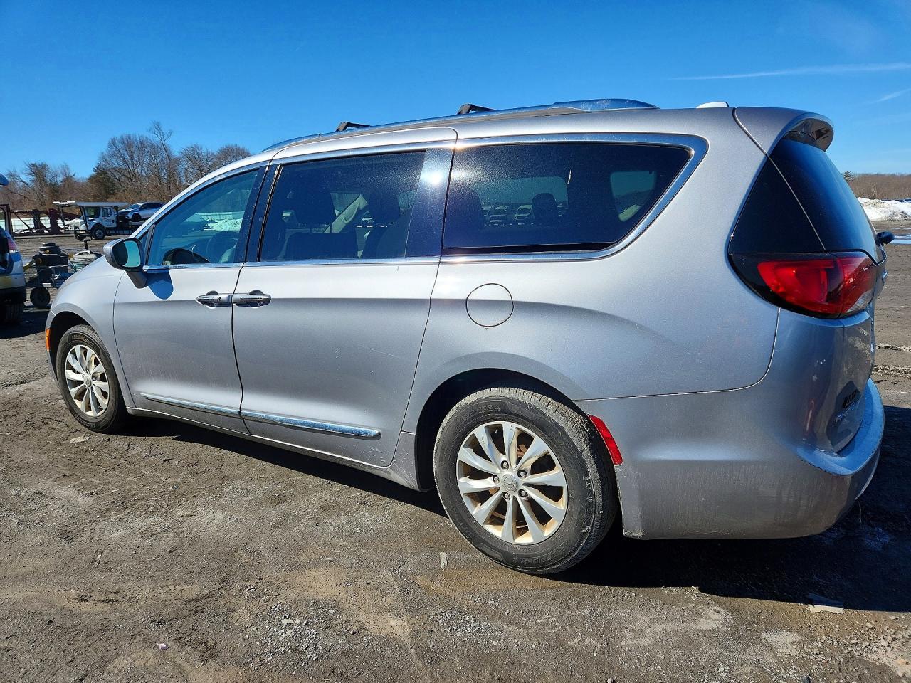 2018 Chrysler Pacifica Touring l