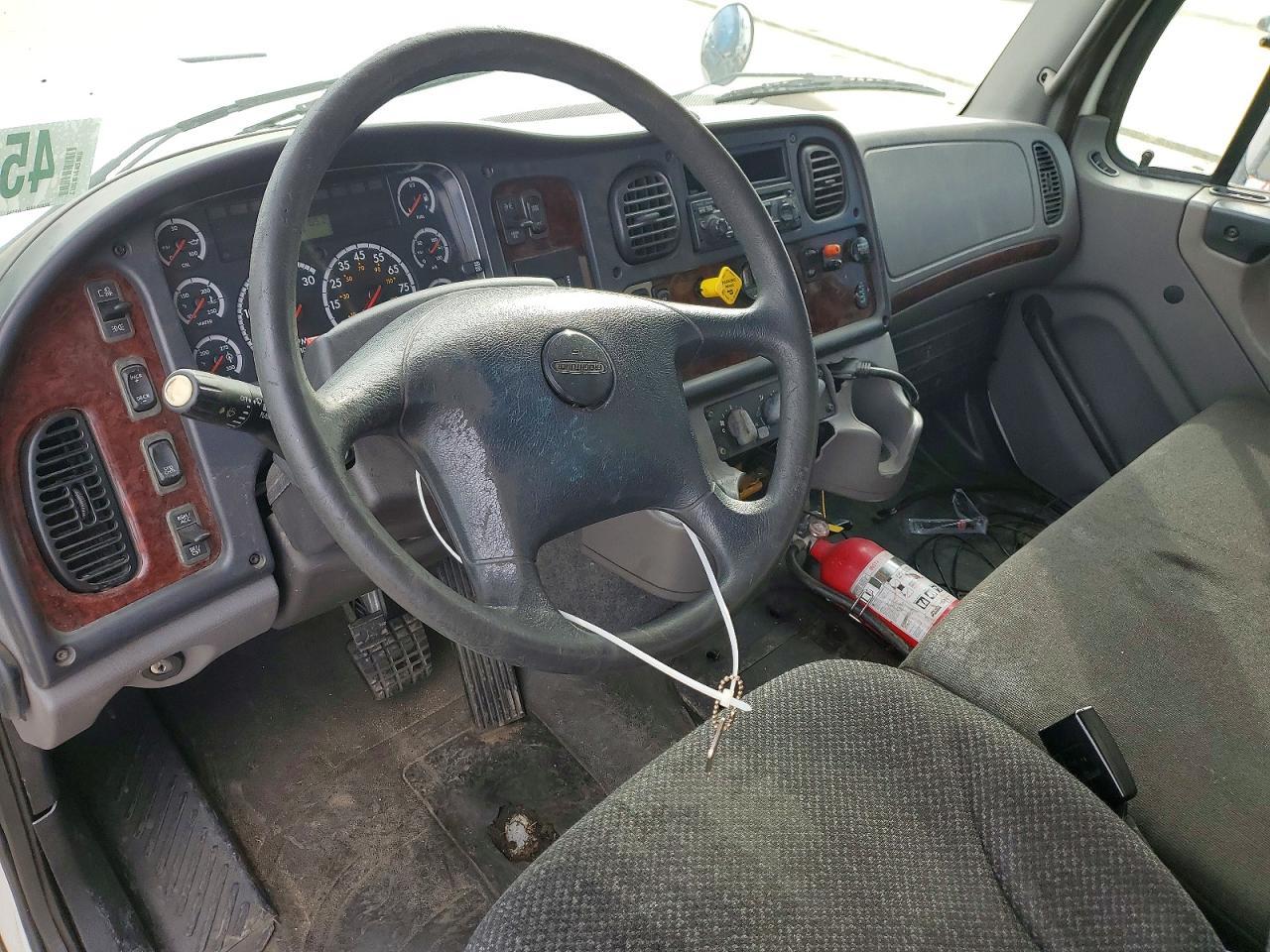 2012 Freigliner 2012 Freightliner Business Class M2 BOX Truck
