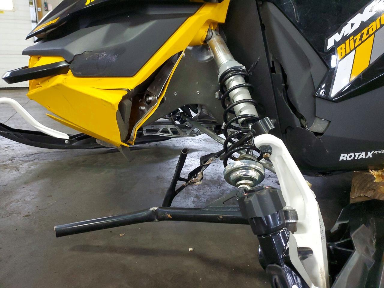 2016 Skidoo Blizzard 600 E-TEC 1