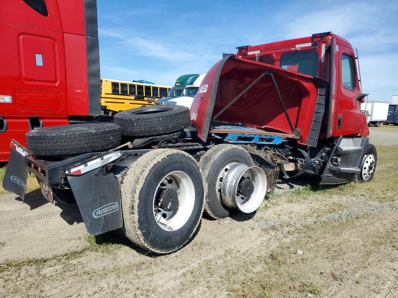 2020 Freigliner Cascadia 126