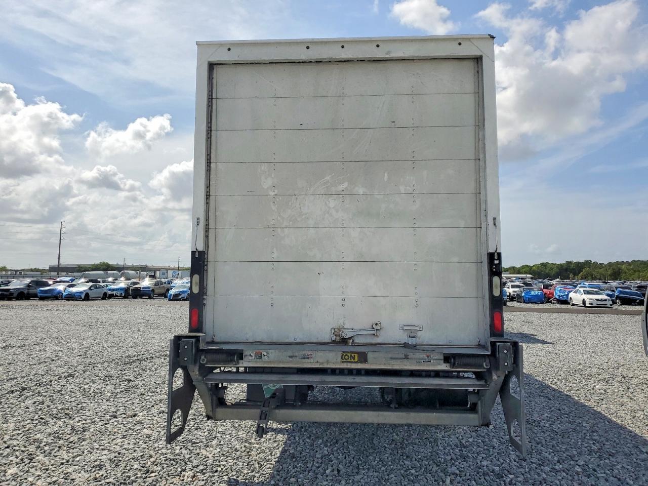 2020 Freigliner 2020 Freightliner Business Class M2 BOX Truck