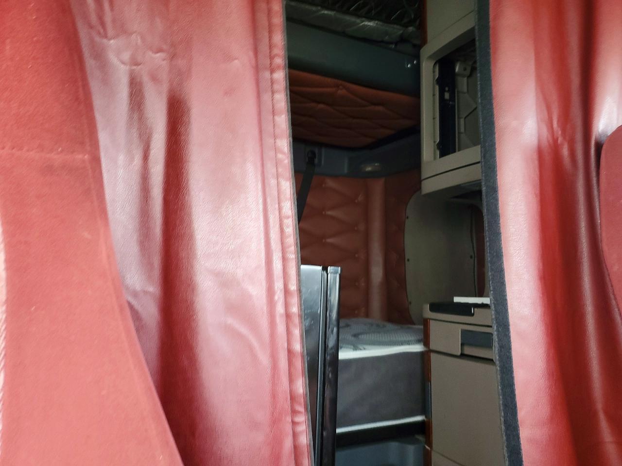 2013 Freigliner 2013 Freightliner Cascadia Semi Truck