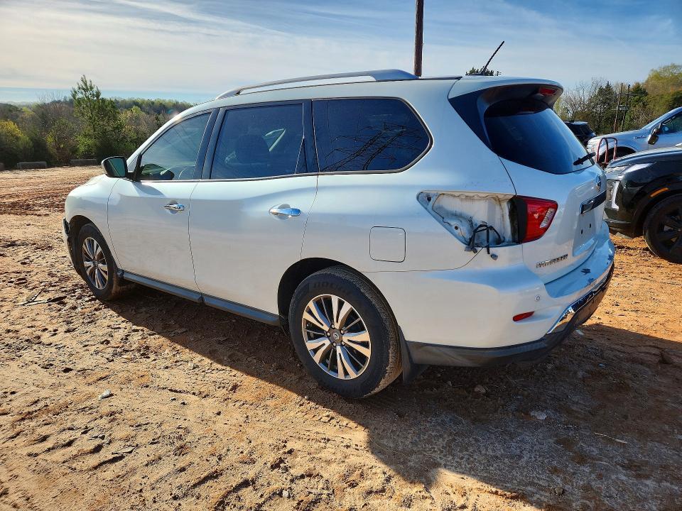 2017 Nissan Pathfinder sv