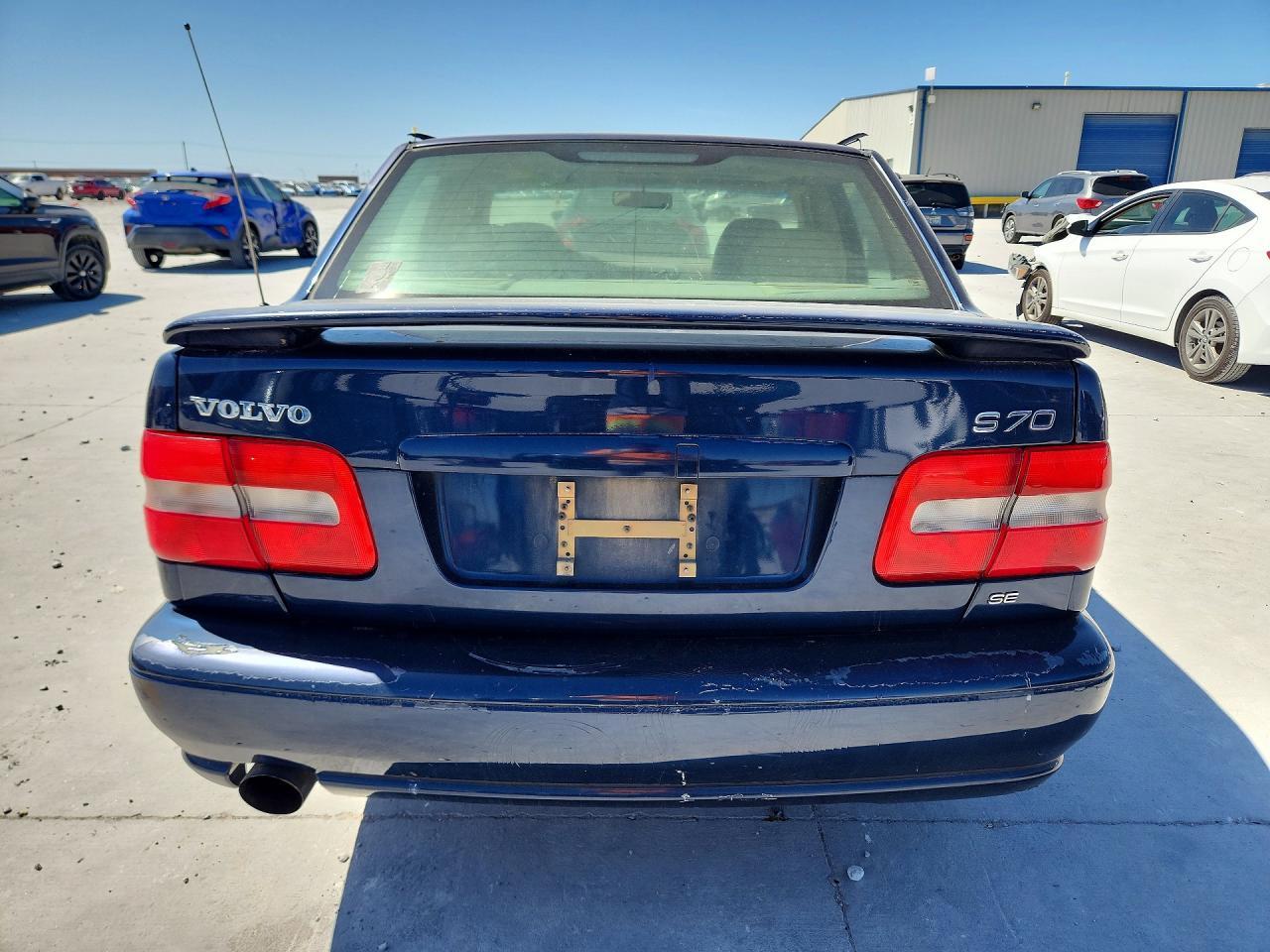 2000 Volvo S70 Base