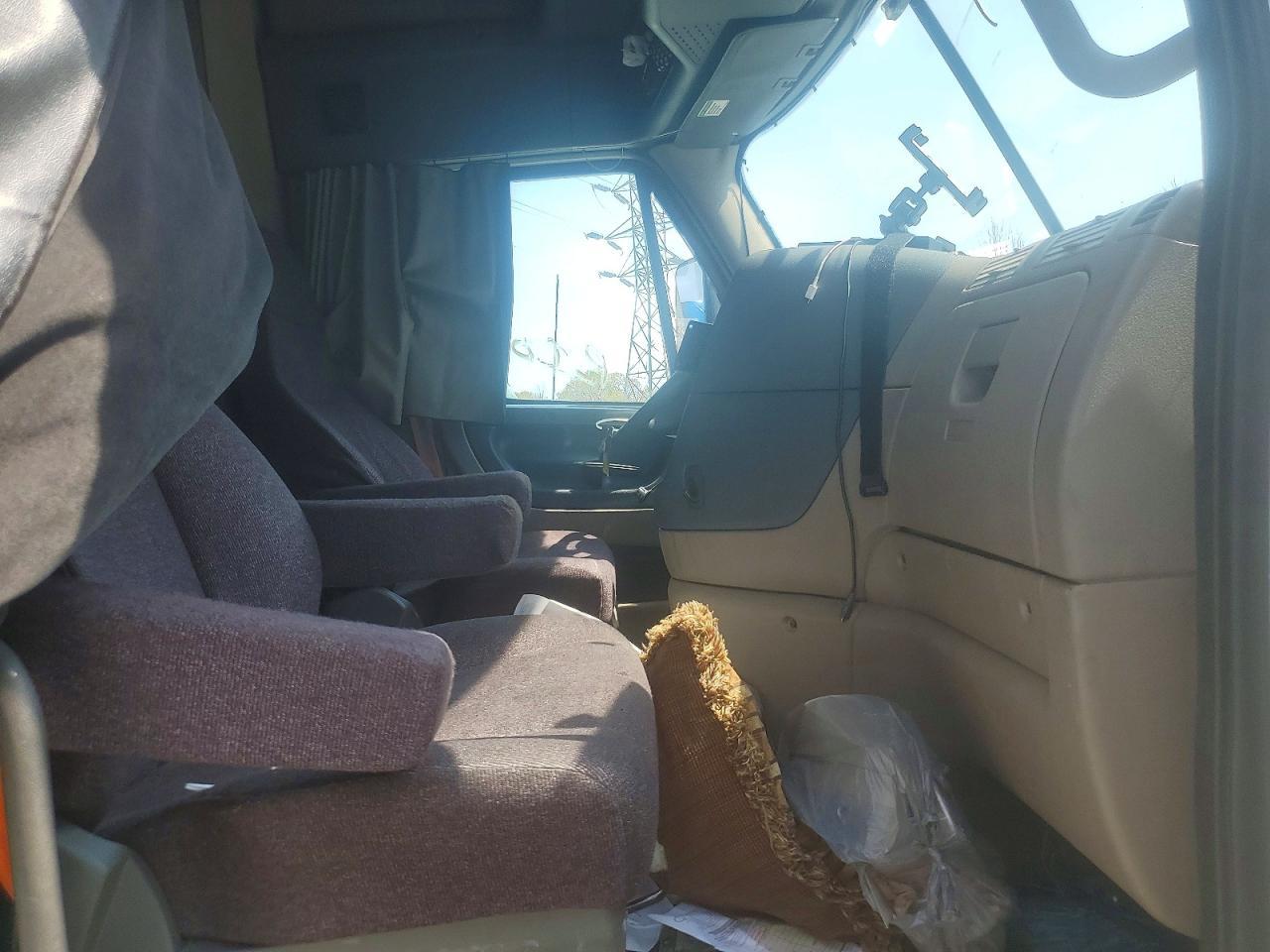 2018 Freightliner Cascadia 125 Semi Truck