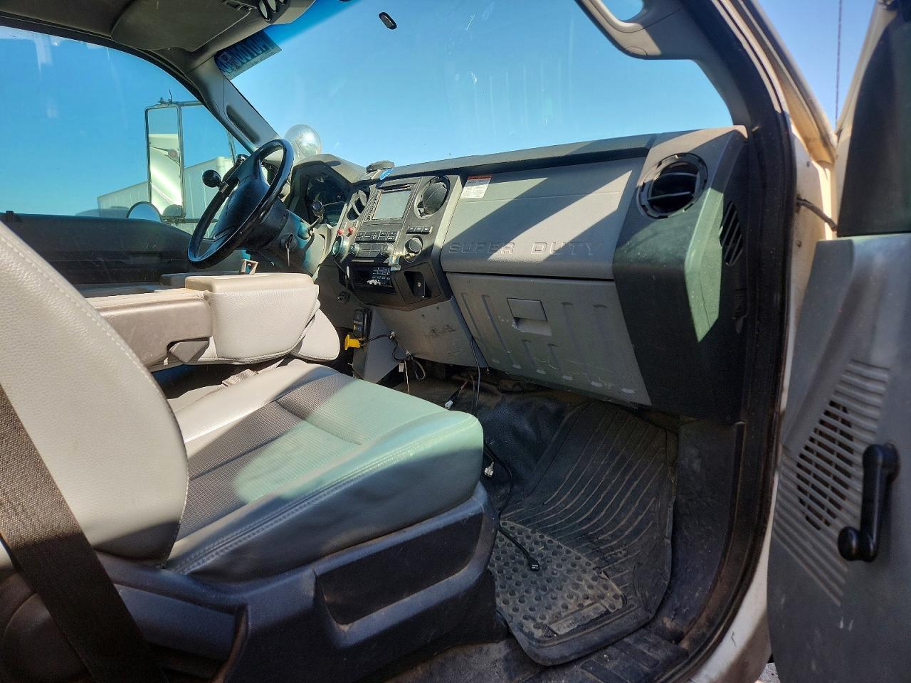 2015 Ford F650 Super Duty Bucket Truck