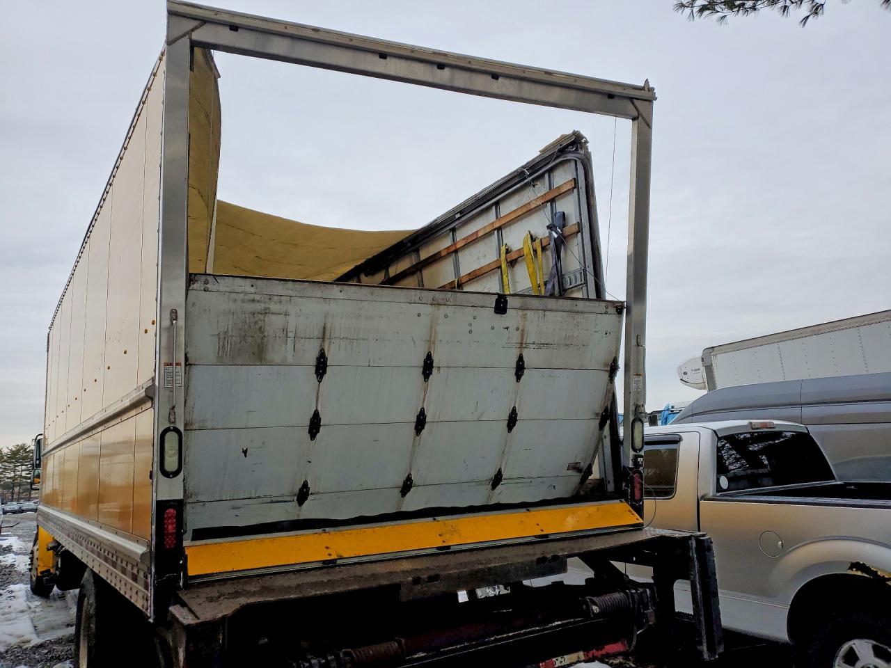 2017 Freightliner Business Class M2 BOX Truck