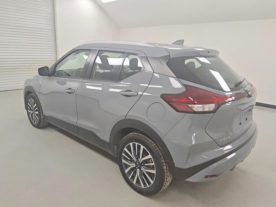 2023 Nissan Kicks sv