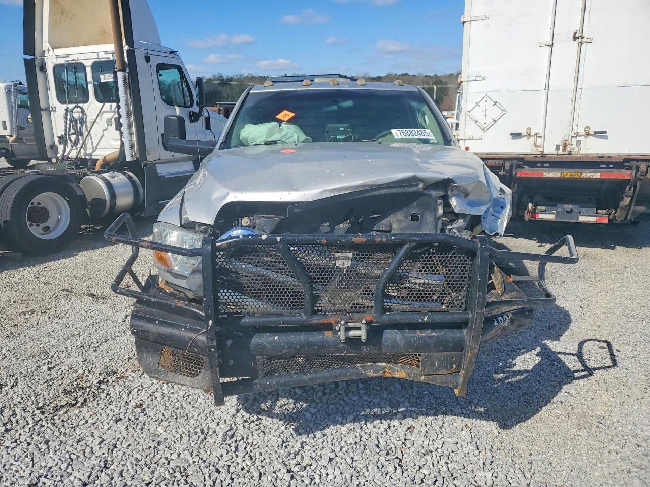 2011 Dodge RAM Chassis Cab Flatbed Truck
