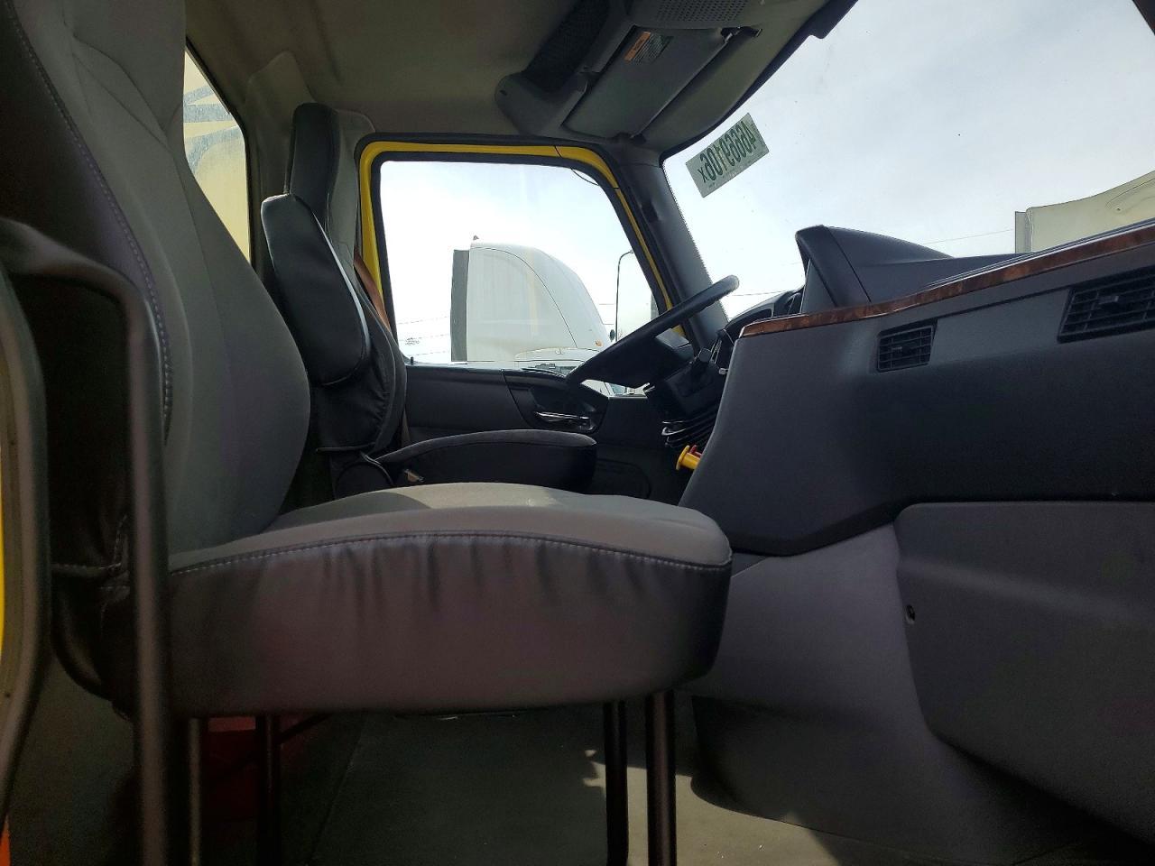 2020 International RH613 Semi Truck