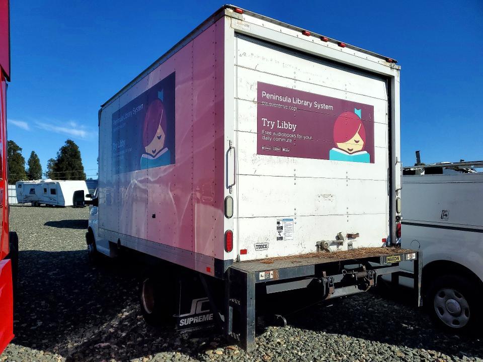 2014 GMC Savana box Truck