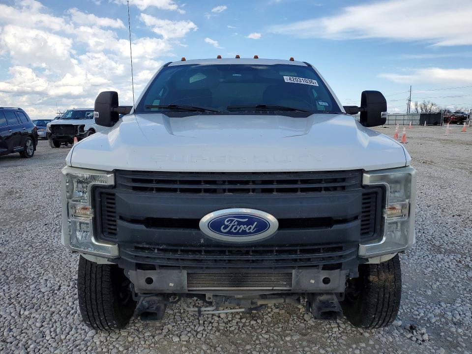 2019 Ford F350 Super Duty Truck Cab AND Chassis