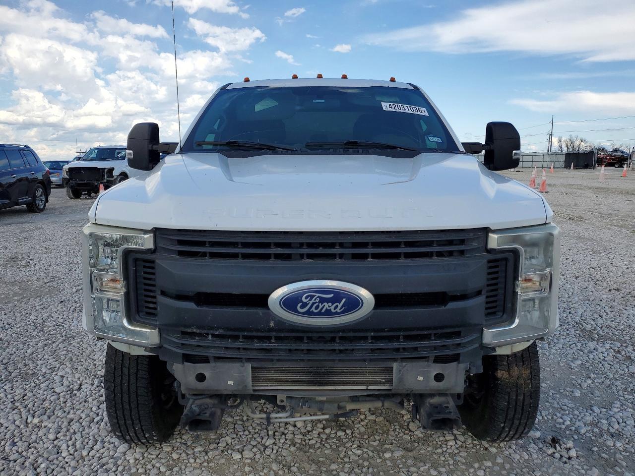 2019 Ford F350 Super Duty Truck Cab AND Chassis