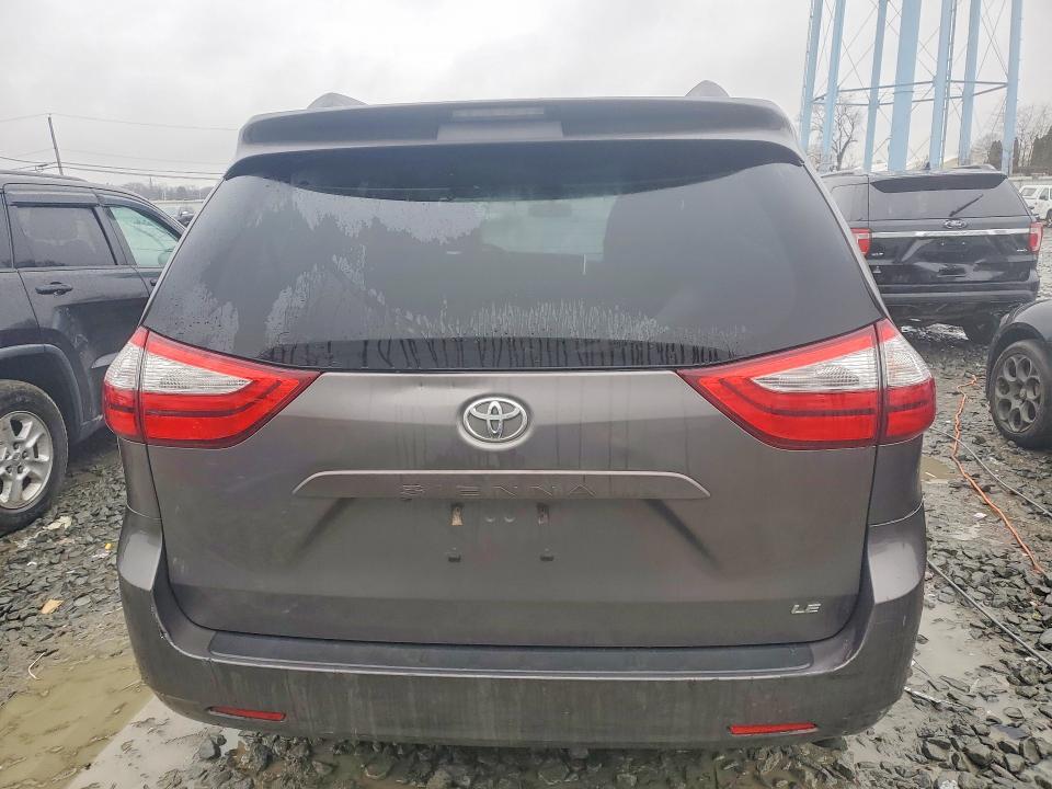2017 Toyota Sienna le 8-passenger