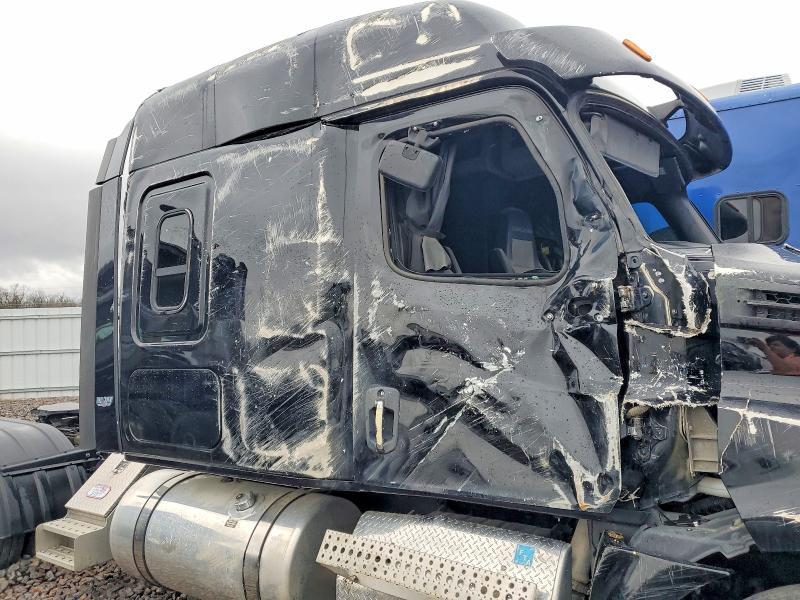 2022 Freightliner Cascadia 126 Semi Truck
