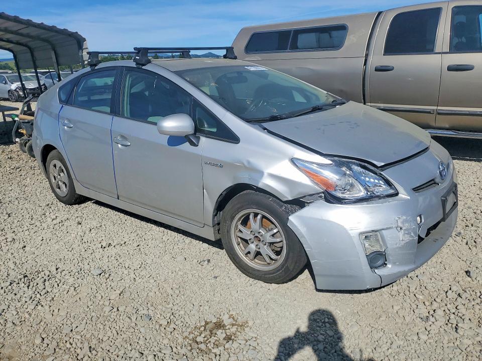 2010 Toyota Prius iii