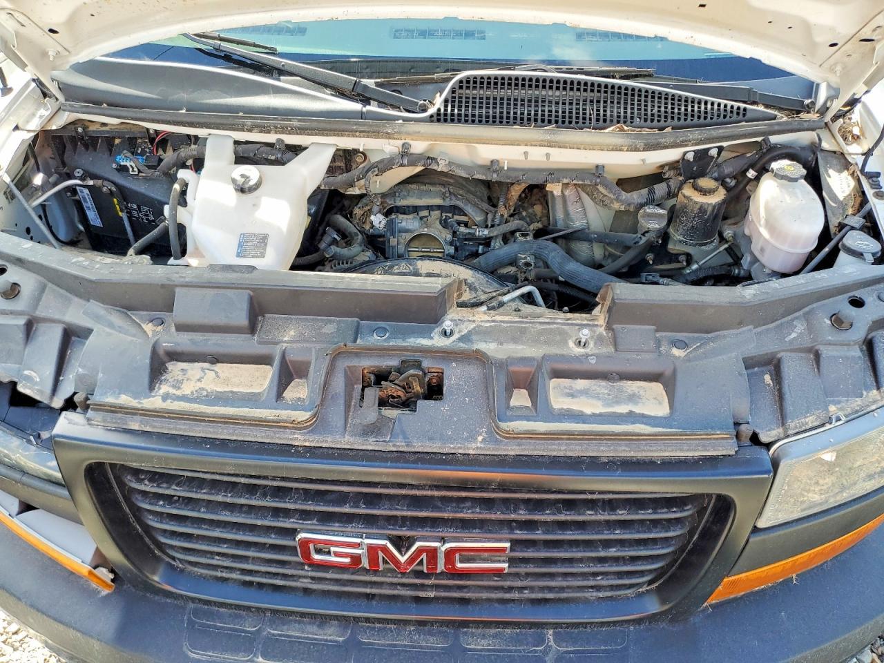 2022 GMC Savana BOX Truck