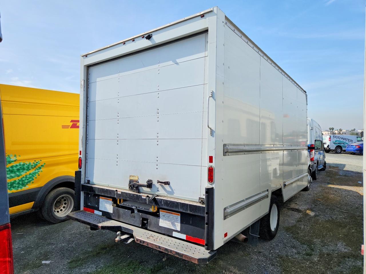 2020 GMC Savana BOX Truck