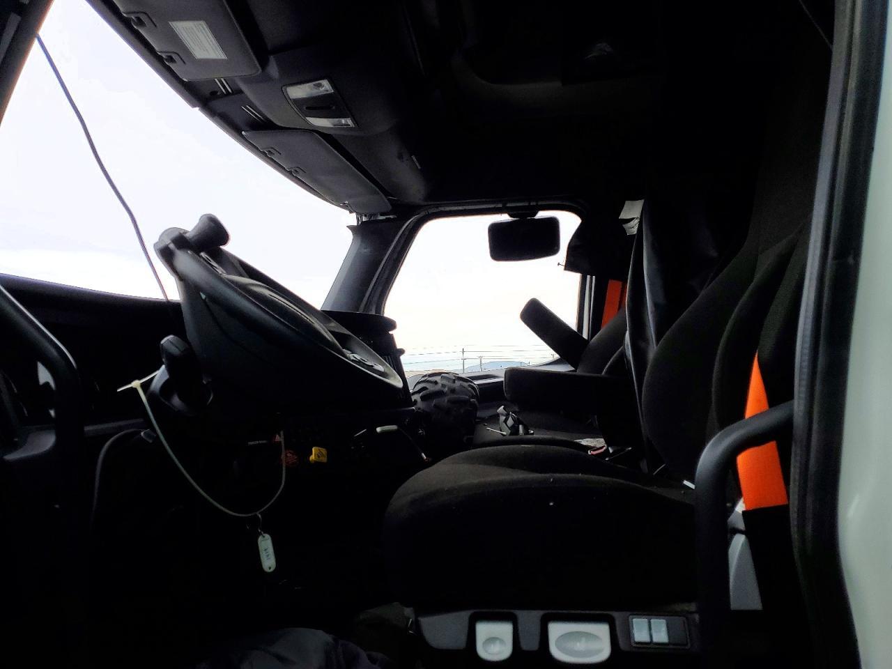 2025 Freightliner Cascadia 126 Semi Truck