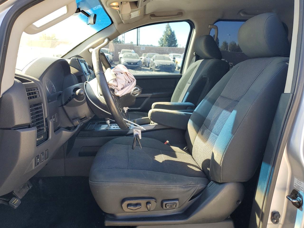 2015 Nissan Titan SV