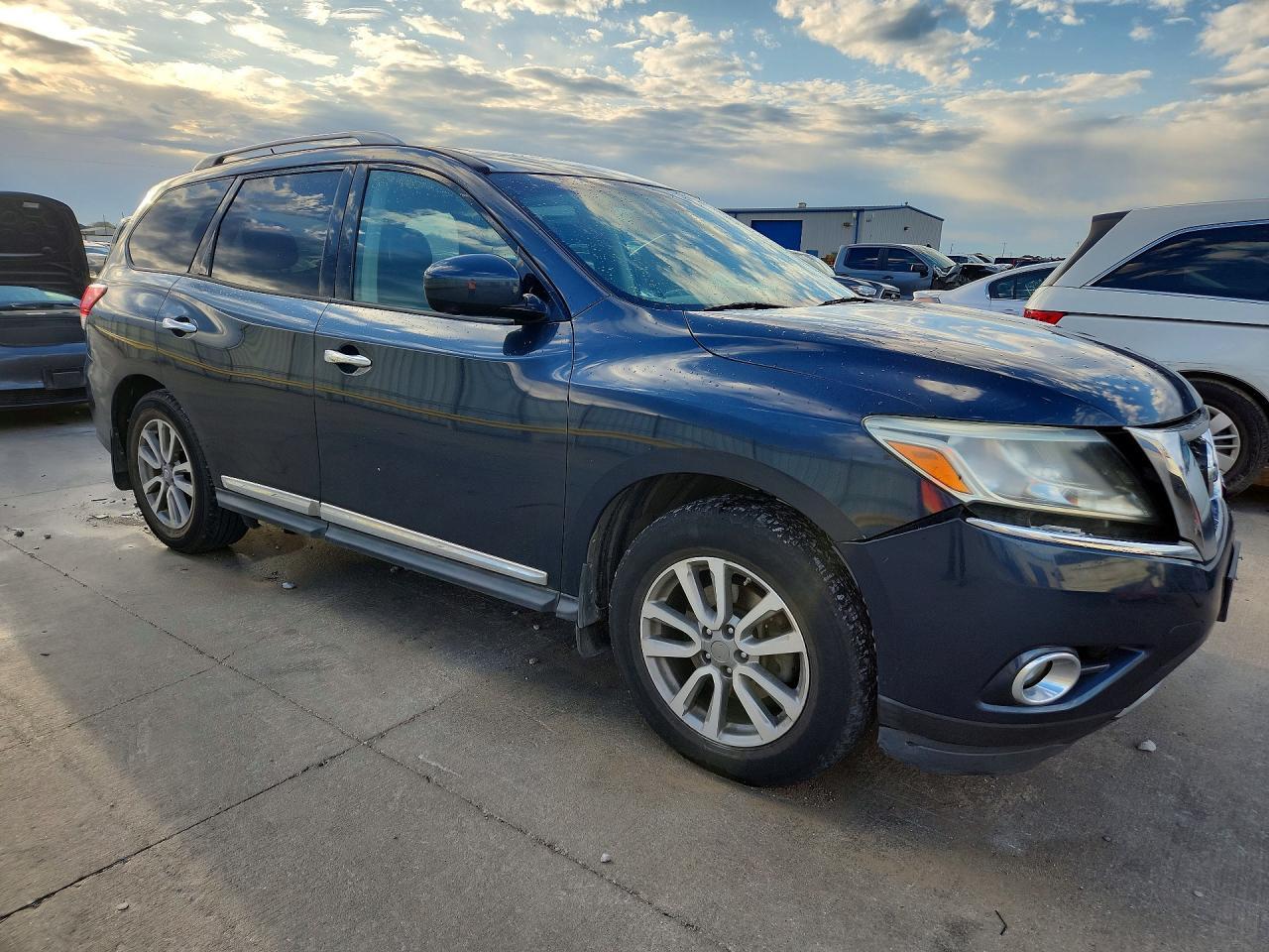 2016 Nissan Pathfinder sl