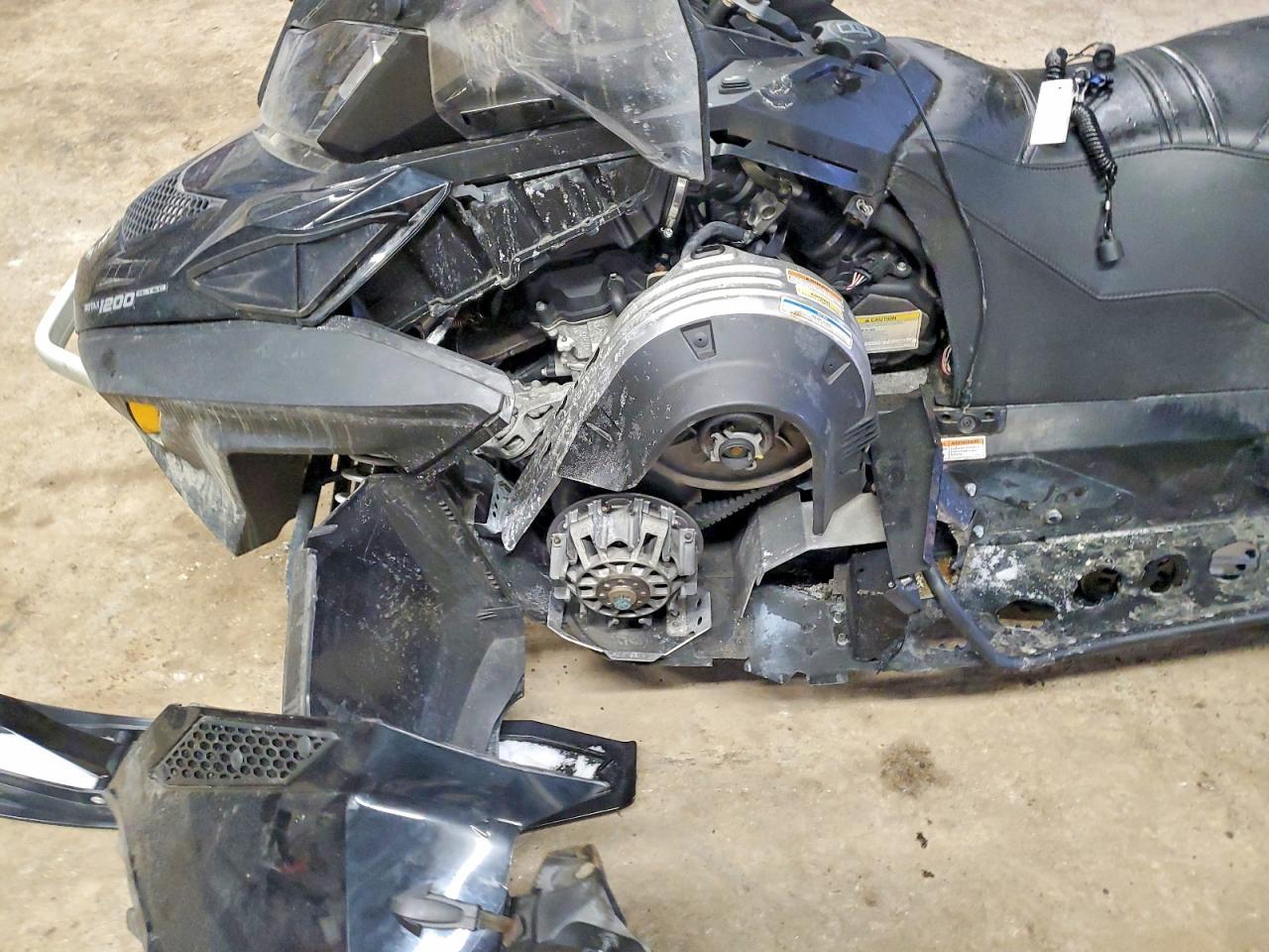 2016 Skidoo Snowmobile