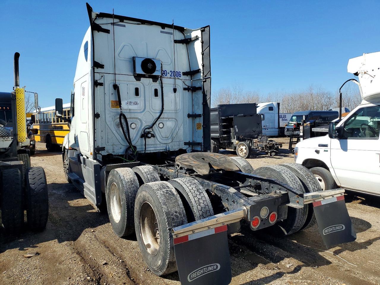 2020 Freigliner 2020 Freightliner Cascadia 126 Semi Truck