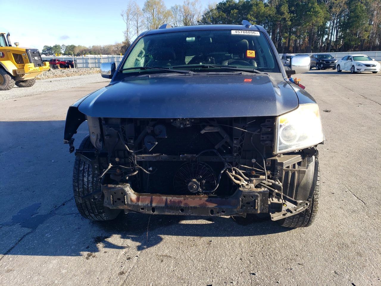 2013 Nissan Armada sv