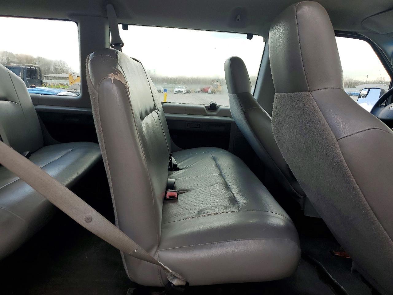 2010 Ford Econoline E350 Super Duty Wagon