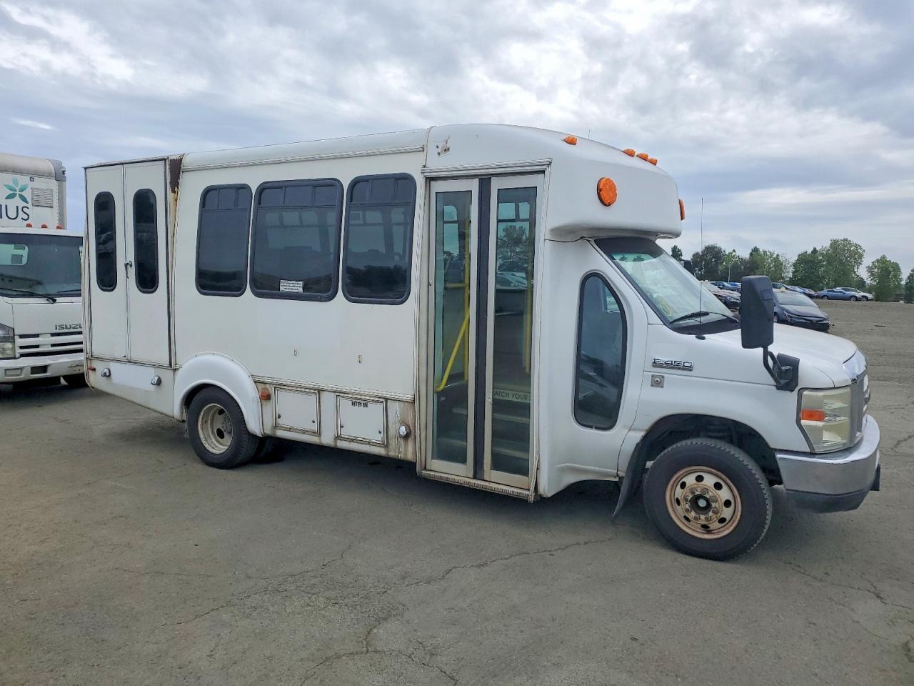 2009 Ford E450 Shuttle Bus