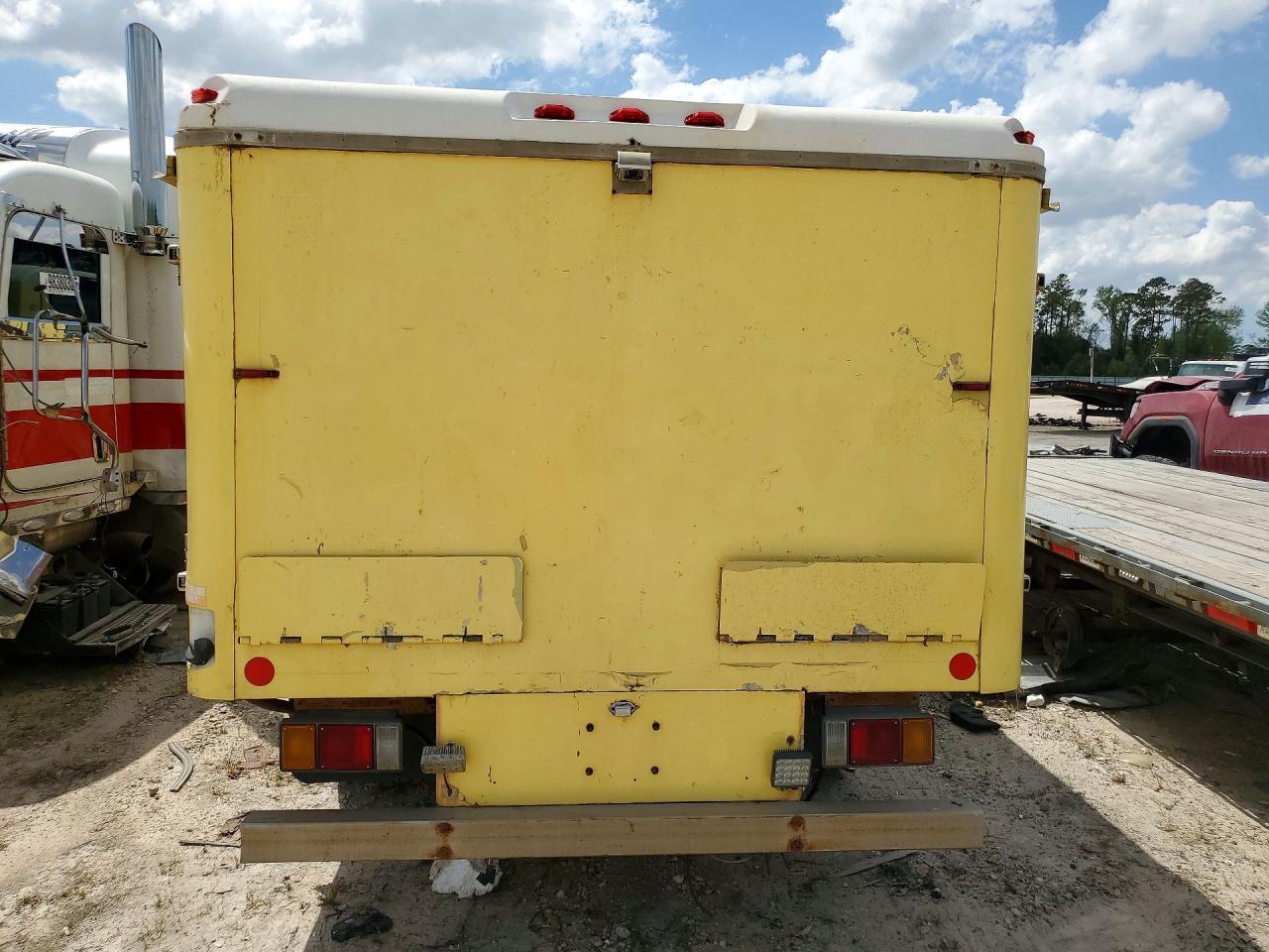 2017 Isuzu NPR HD Utility / Service Truck