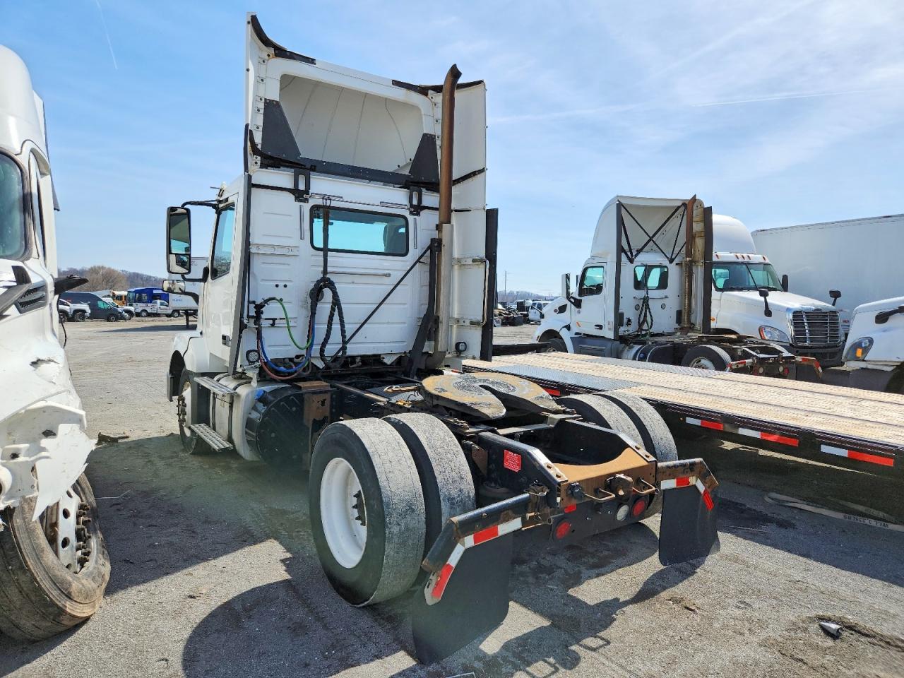 2017 Volvo VNL Semi Truck