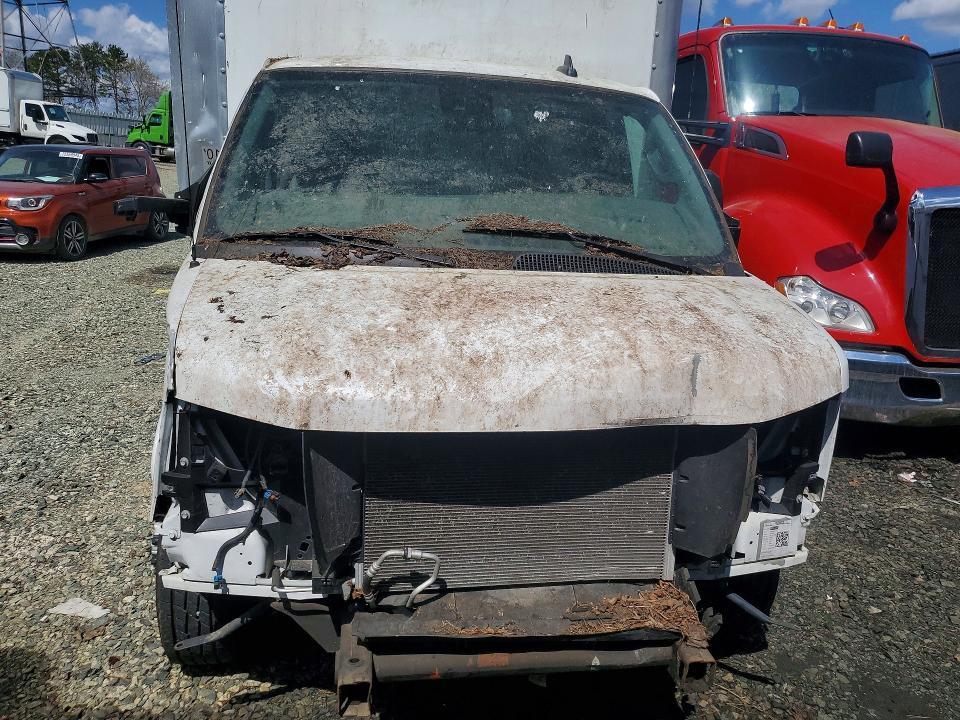 2022 GMC Savana box Truck