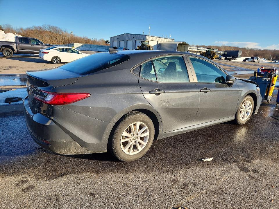 2025 Toyota Camry le