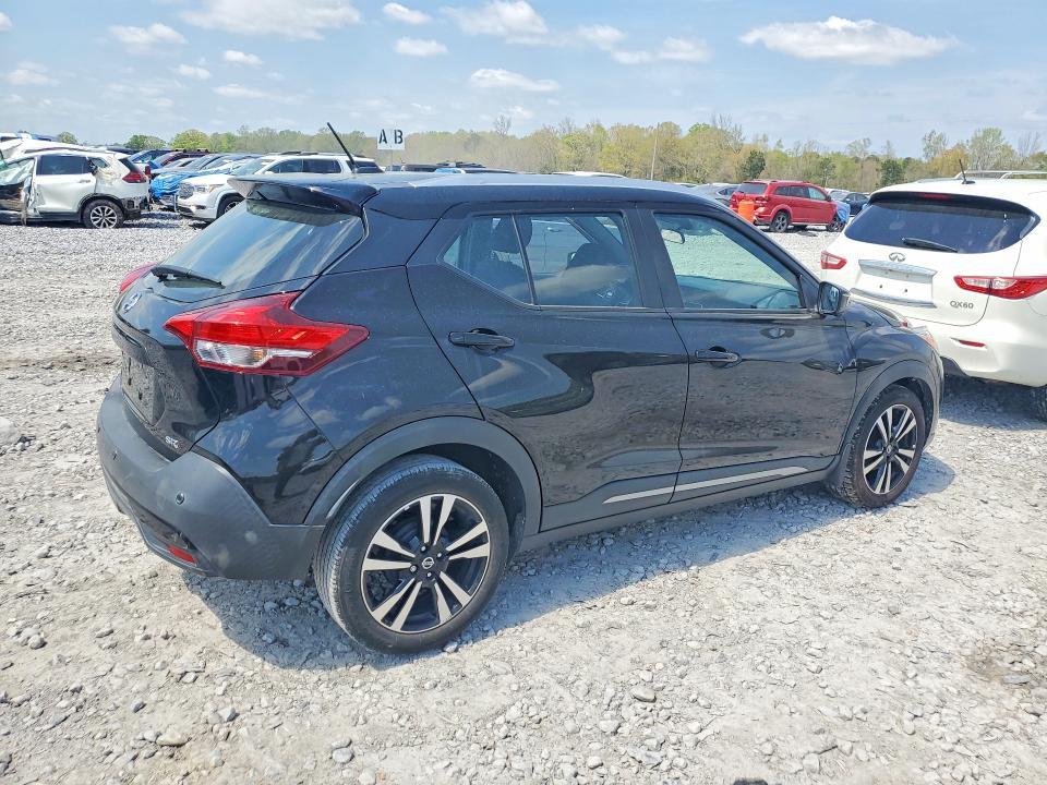2020 Nissan Kicks sr