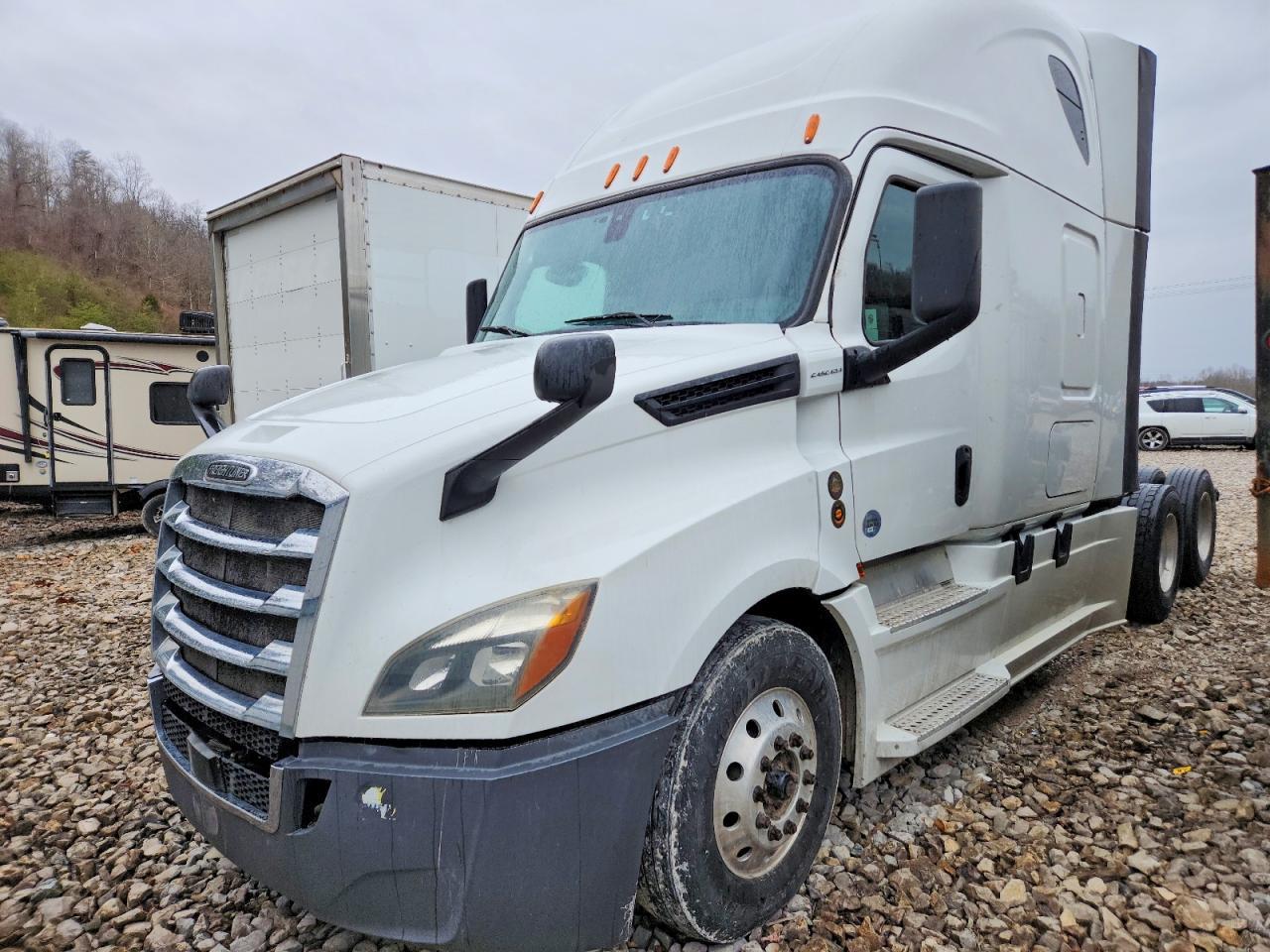 2018 Freigliner 2018 Freightliner Cascadia 126 Semi Truck