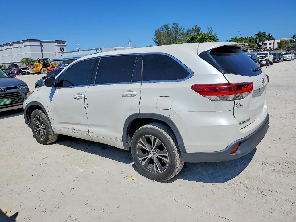 2018 Toyota Highlander le