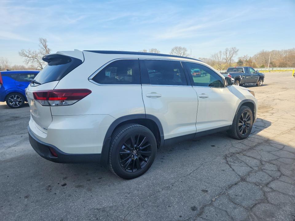 2019 Toyota Highlander se