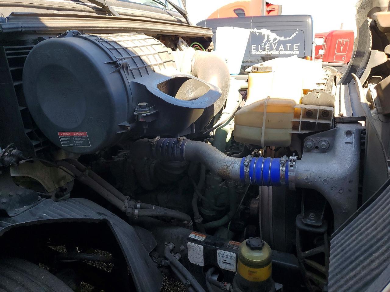 2020 Volvo VNR Semi Truck