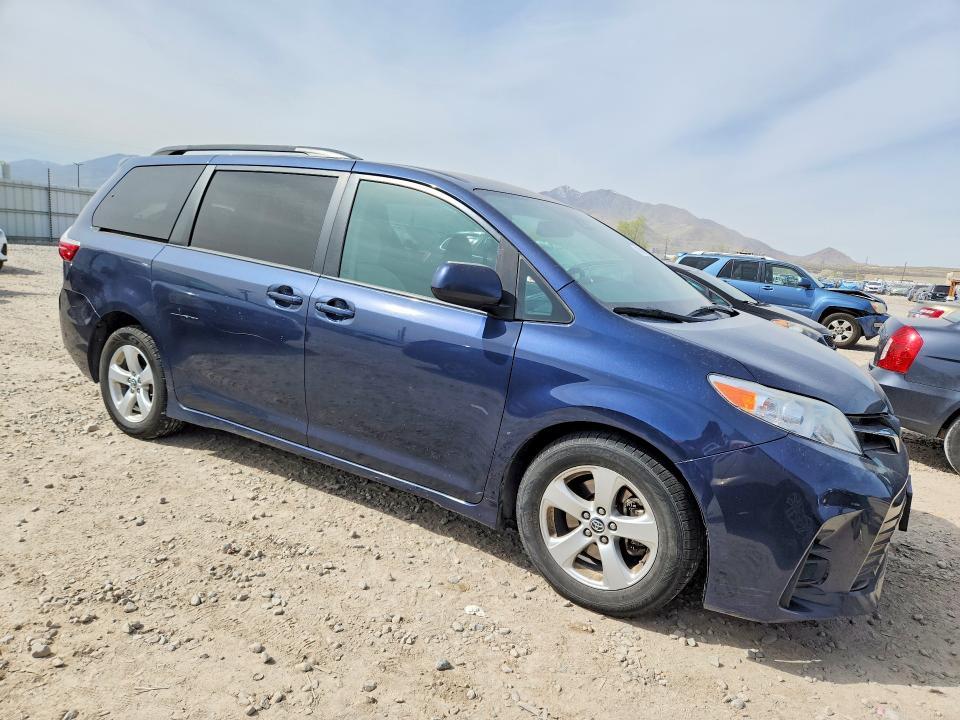 2018 Toyota Sienna le 8-passenger