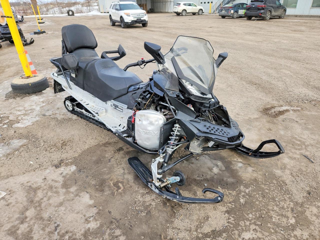 2012 Skidoo Grand Touring Sport