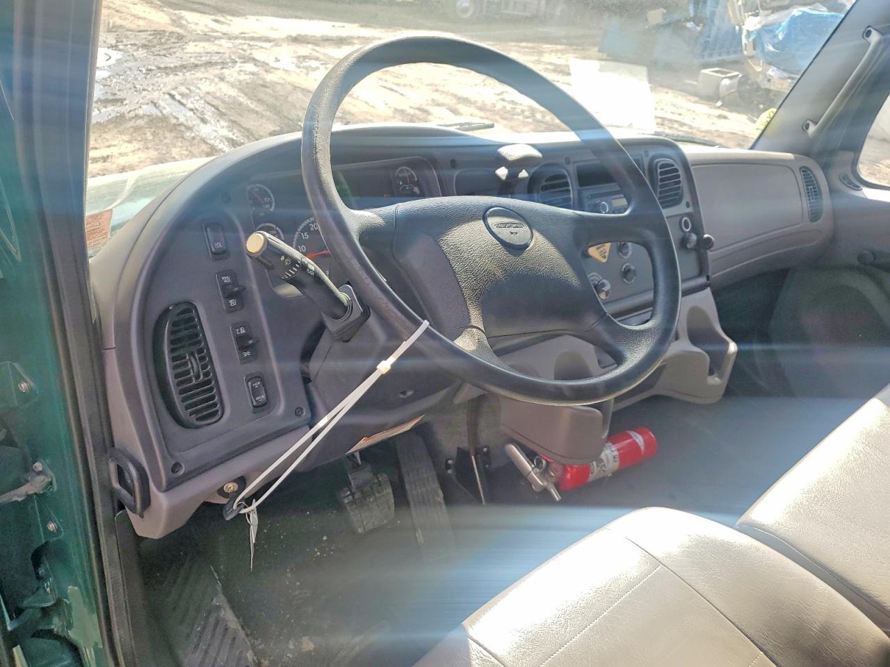 2017 Freightliner Business Class M2 BOX Truck