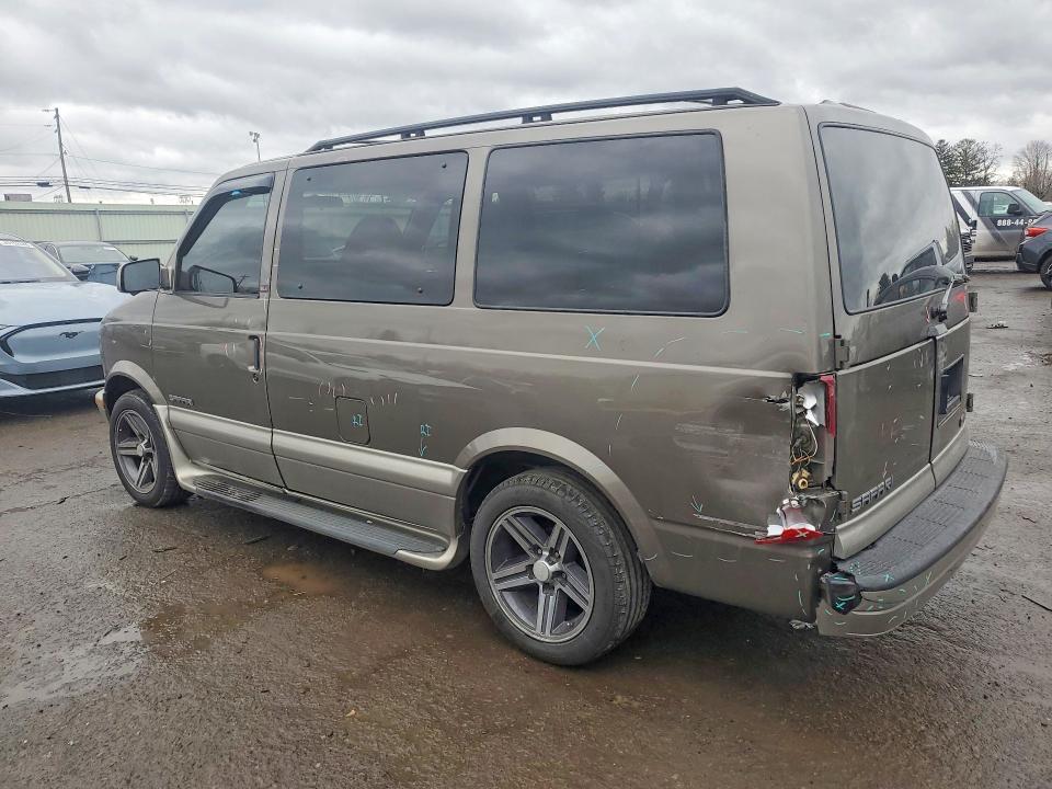 2002 GMC Safari XT