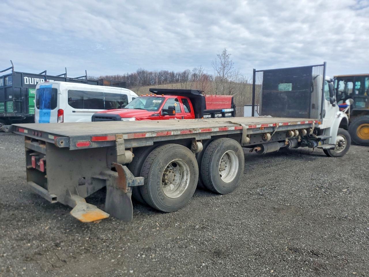 2017 Freigliner 2017 Freightliner Business Class M2 Flatbed Truck
